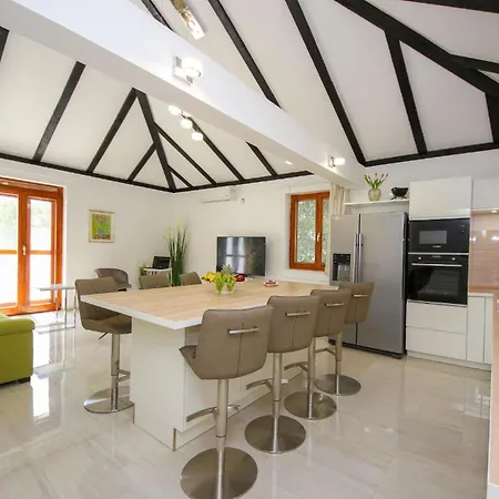 Ferienhaus Mit Privatpool Fur 8 Personen Ca 200 Qm In Pokrovnik, Dalmatien Dalmatinisches Hinterland *