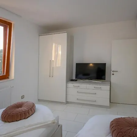 Prázdninový dům Ferienhaus Mit Privatpool Fur 8 Personen Ca 200 Qm In Pokrovnik, Dalmatien Dalmatinisches Hinterland