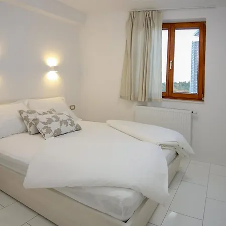 Ferienhaus Mit Privatpool Fur 8 Personen Ca 200 Qm In Pokrovnik, Dalmatien Dalmatinisches Hinterland *
